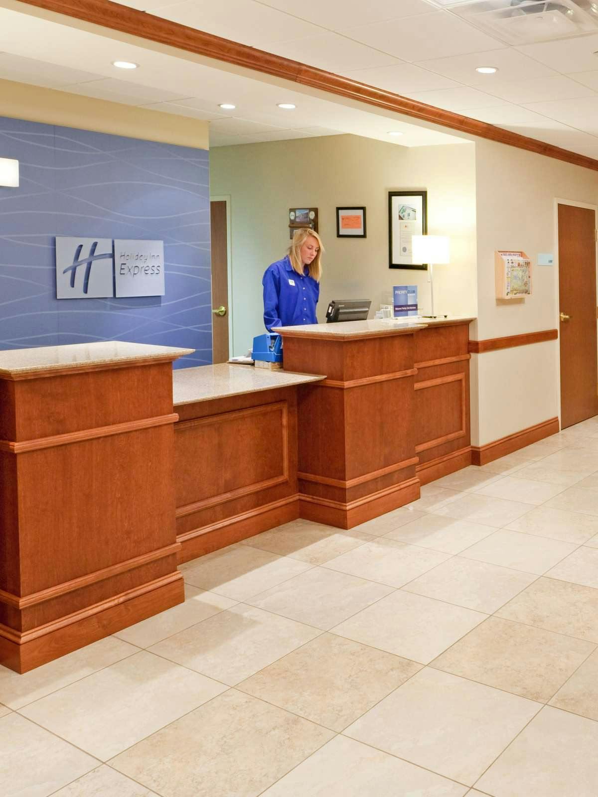 Hotel Holiday Inn Express Hotel & Suites Tilton photo 5