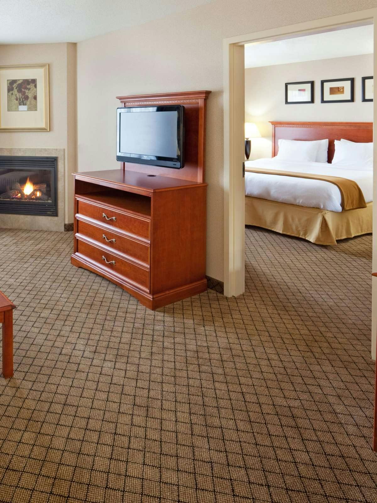 Hotel Holiday Inn Express Hotel & Suites Tilton photo 2