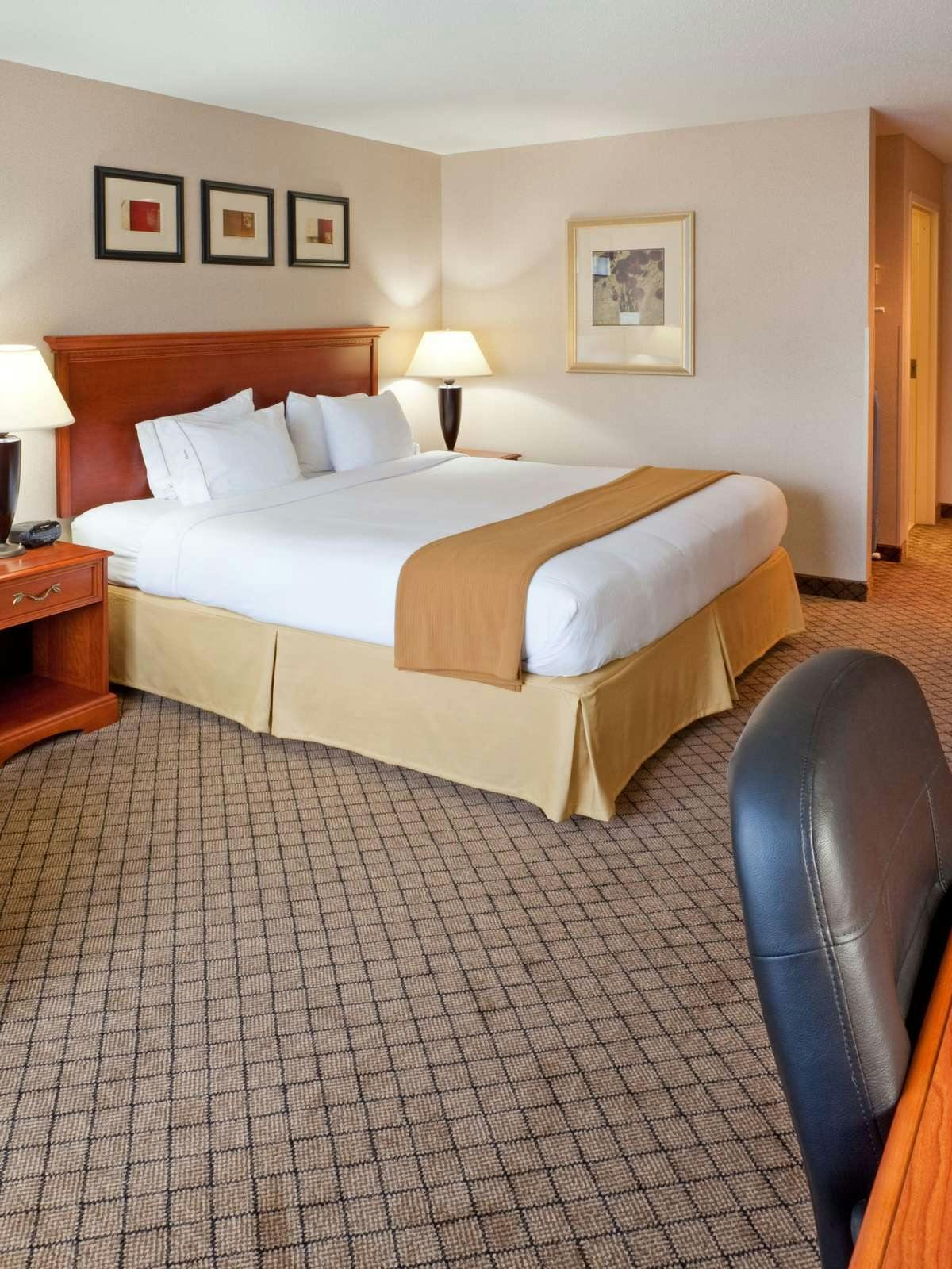 Hotel Holiday Inn Express Hotel & Suites Tilton photo 1