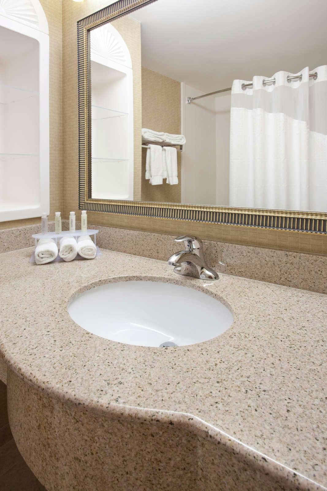 Hotel Holiday Inn Express Hotel & Suites Tilton photo 3