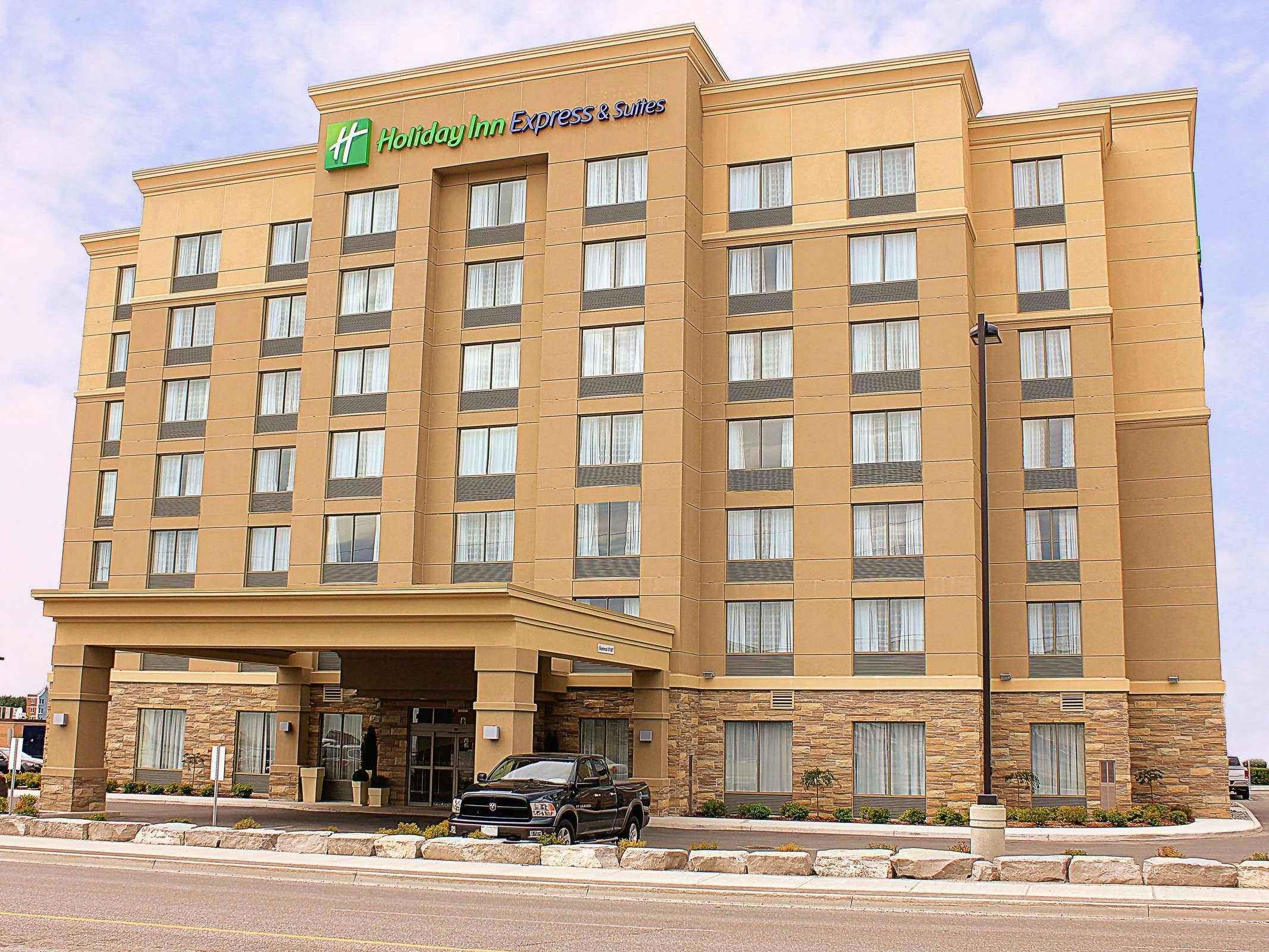 Holiday Inn Express Hotel & Suites Timmins