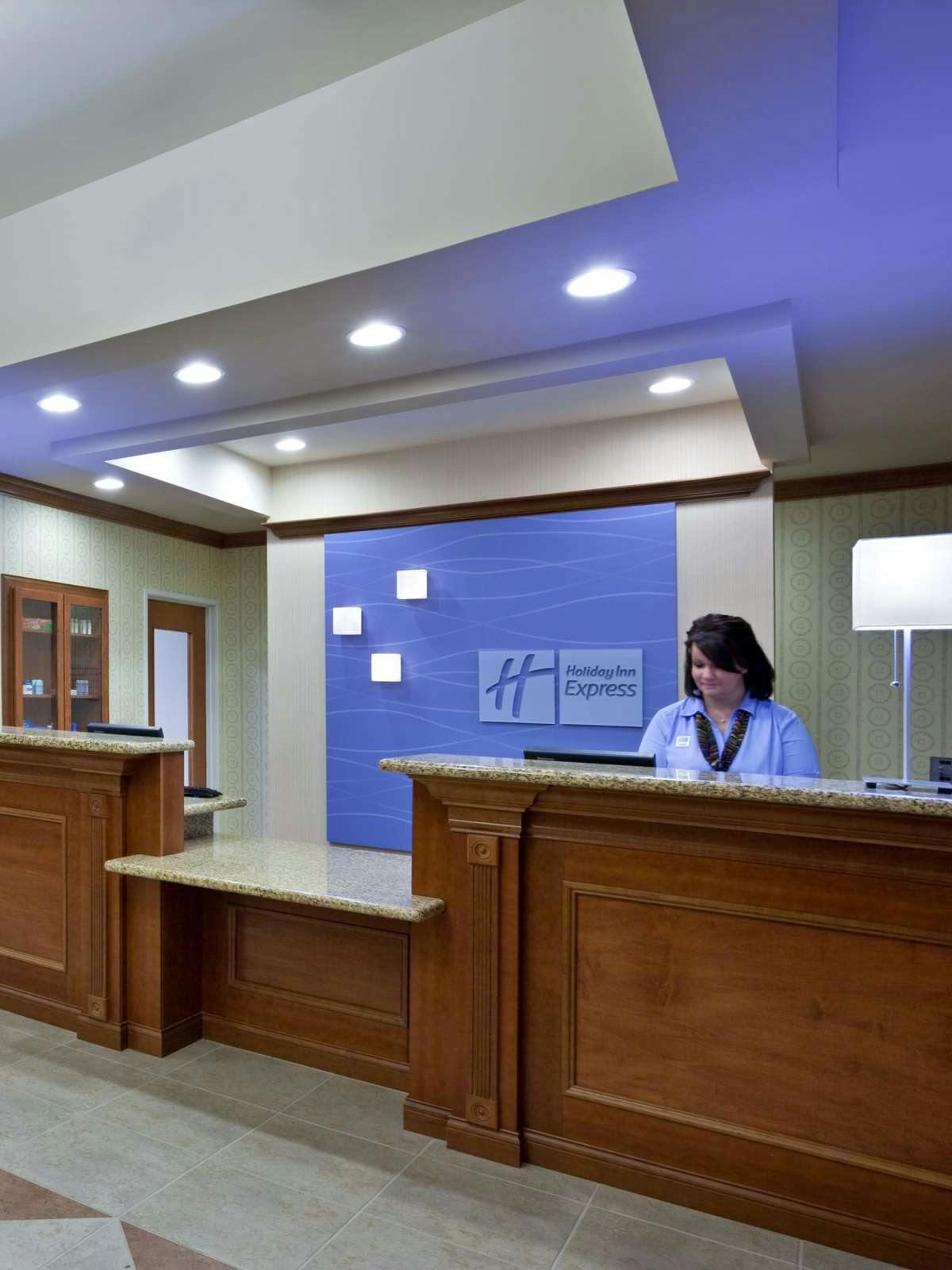 Hotel Holiday Inn Express Hotel & Suites Tipp City photo 4