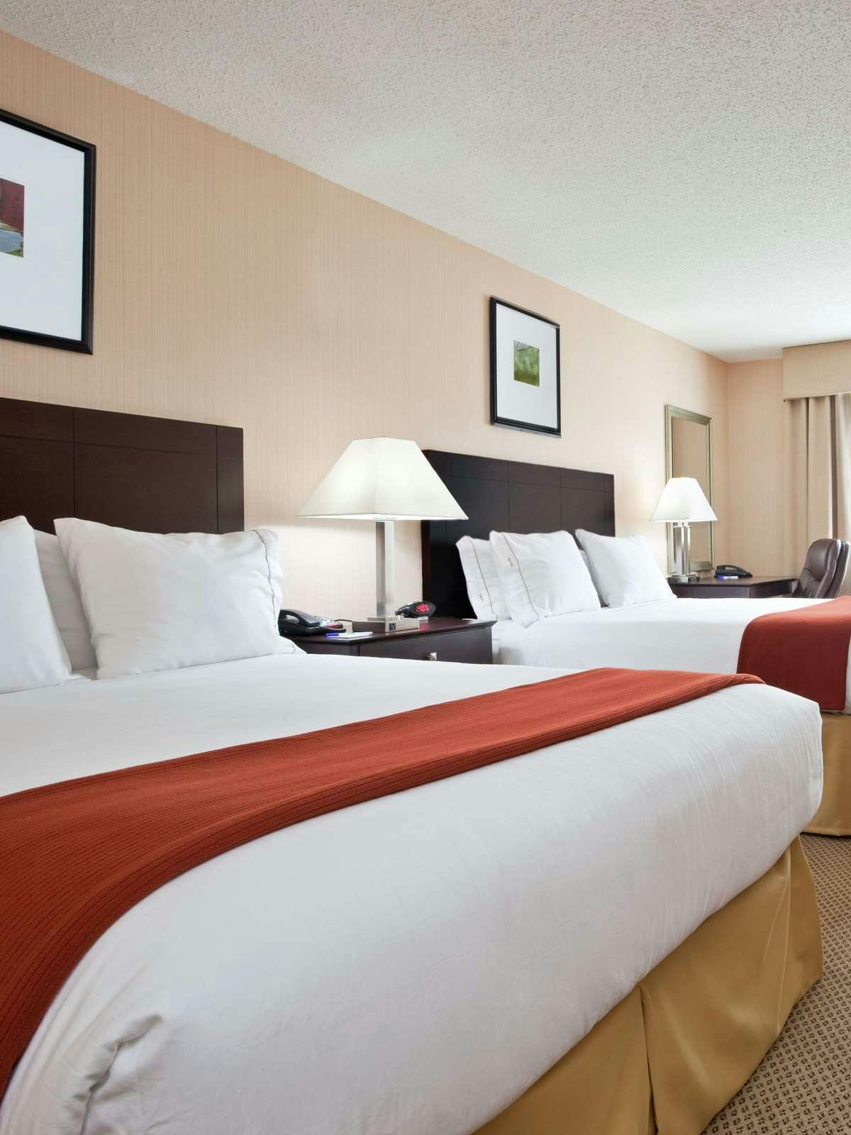 Hotel Holiday Inn Express Hotel & Suites Tipp City photo 1