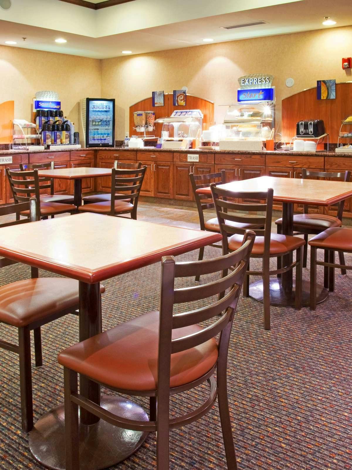 Hotel Holiday Inn Express Hotel & Suites Tooele photo 5