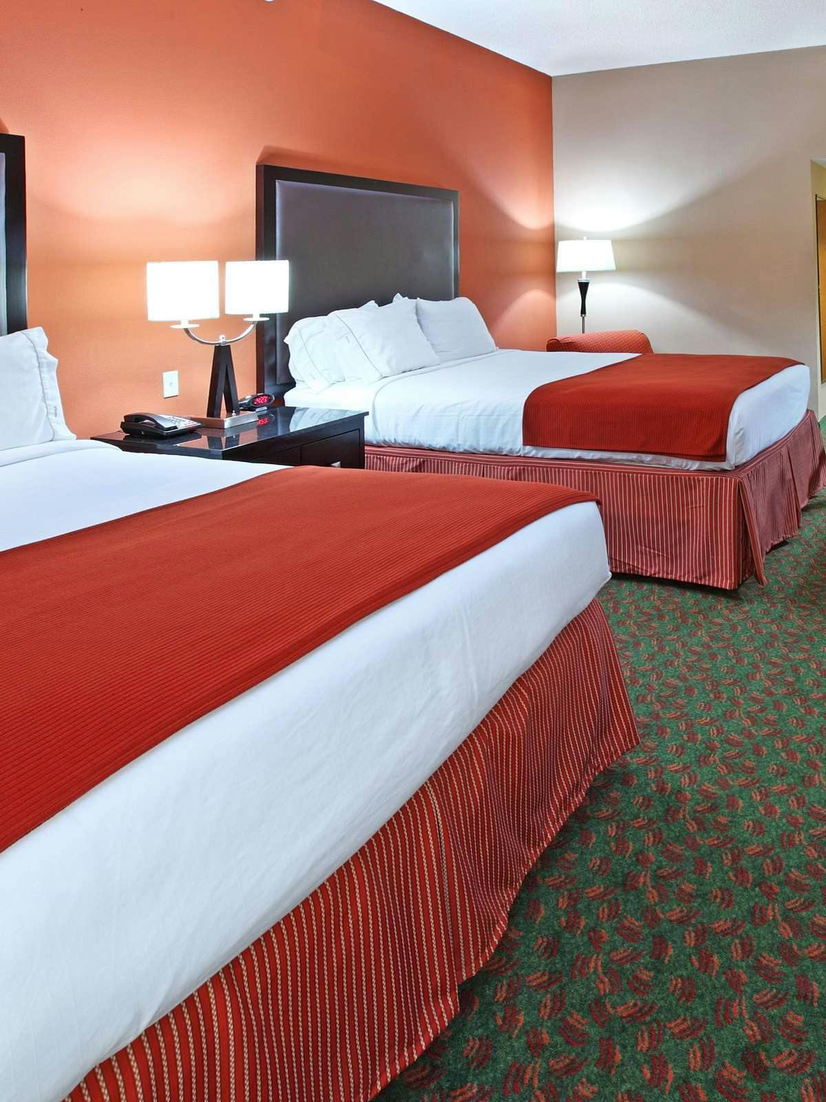 Hotel Holiday Inn Express Hotel & Suites Tyler South photo 1