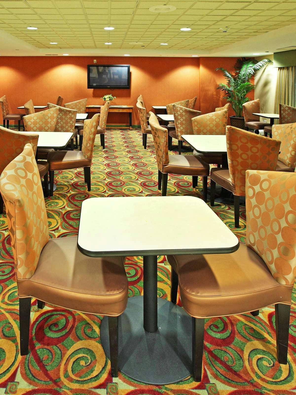 Hotel Holiday Inn Express Hotel & Suites Tyler South photo 4