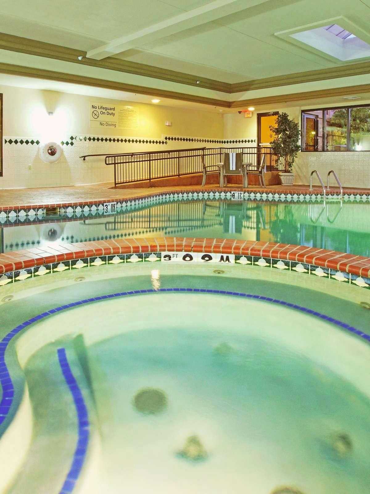 Hotel Holiday Inn Express Hotel & Suites Tyler South photo 5