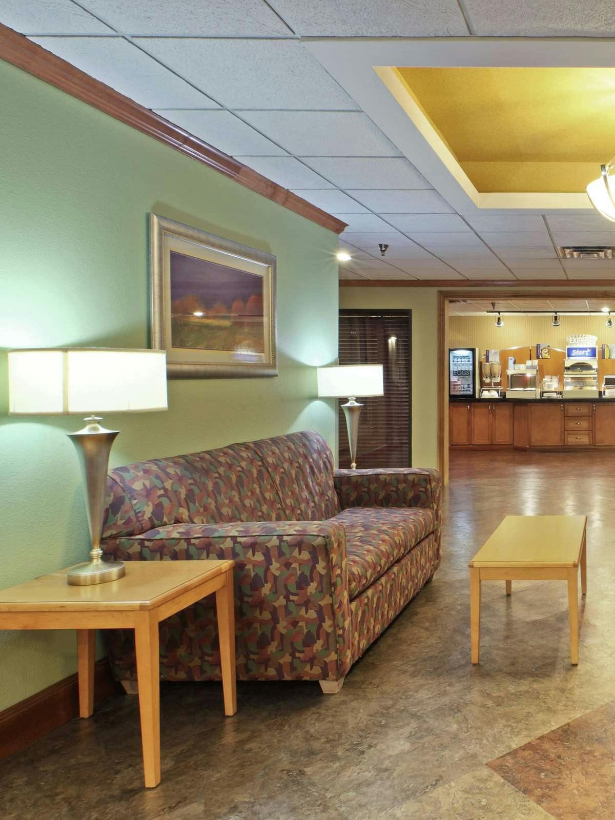 Hotel Holiday Inn Express Hotel & Suites U of A Fayetteville photo 3