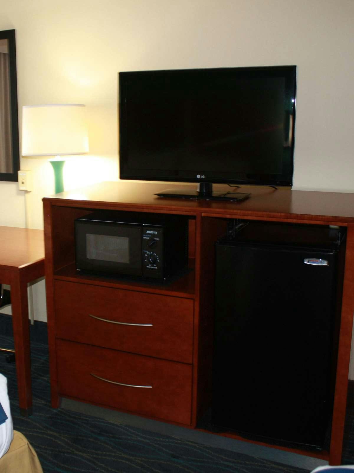 Hotel Holiday Inn Express Hotel & Suites University Center photo 3