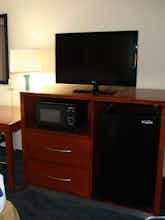 Hotel Holiday Inn Express Hotel & Suites University Center photo 3