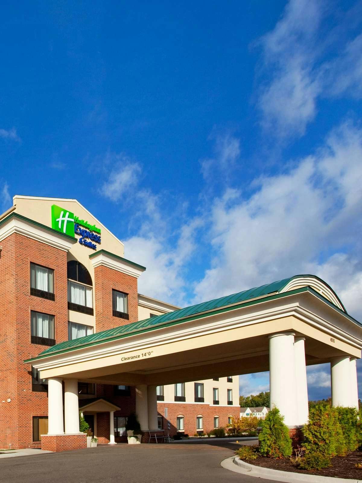 Hotel Holiday Inn Express Hotel & Suites Utica photo 5