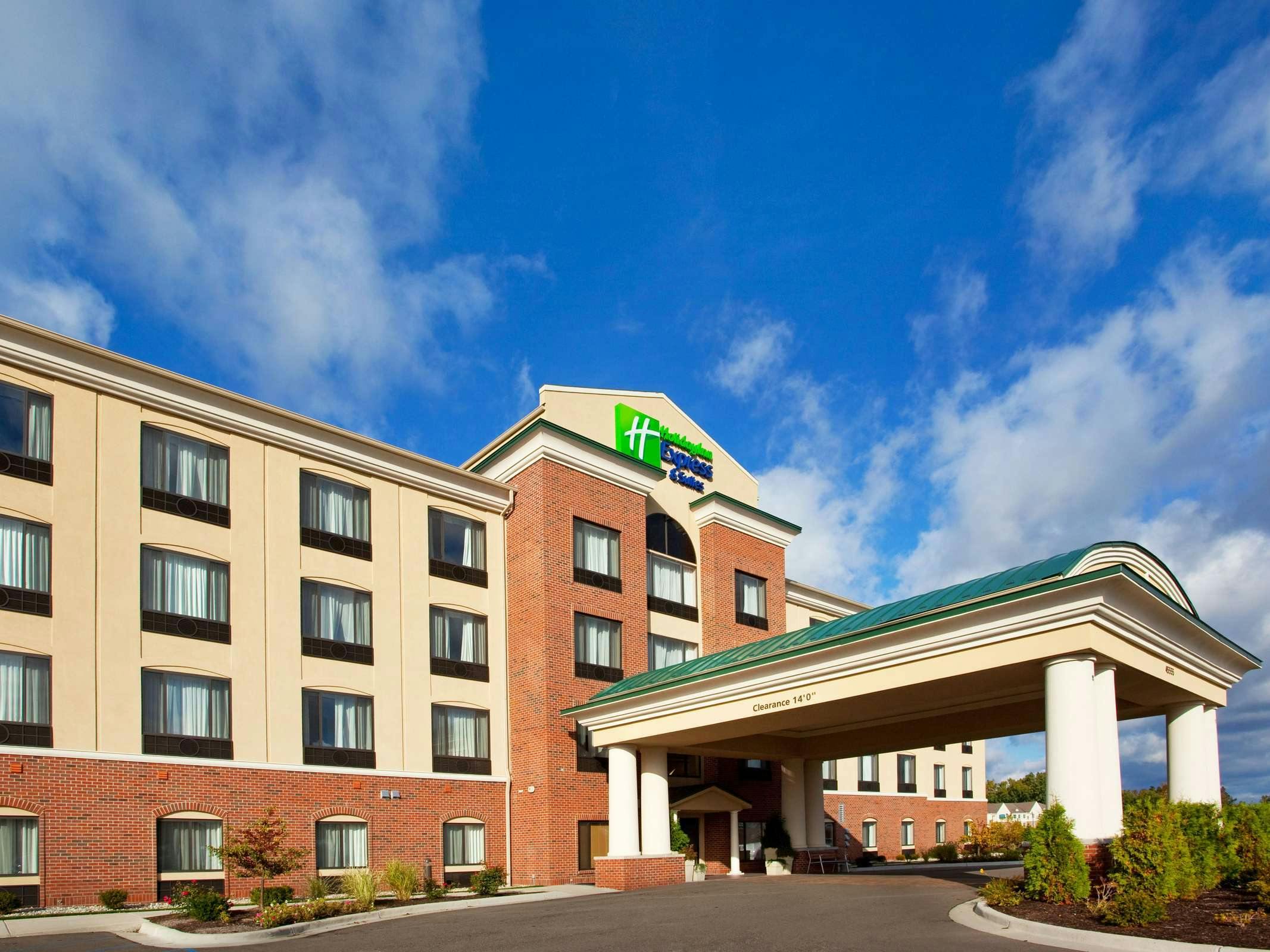 Holiday Inn Express Hotel & Suites Utica