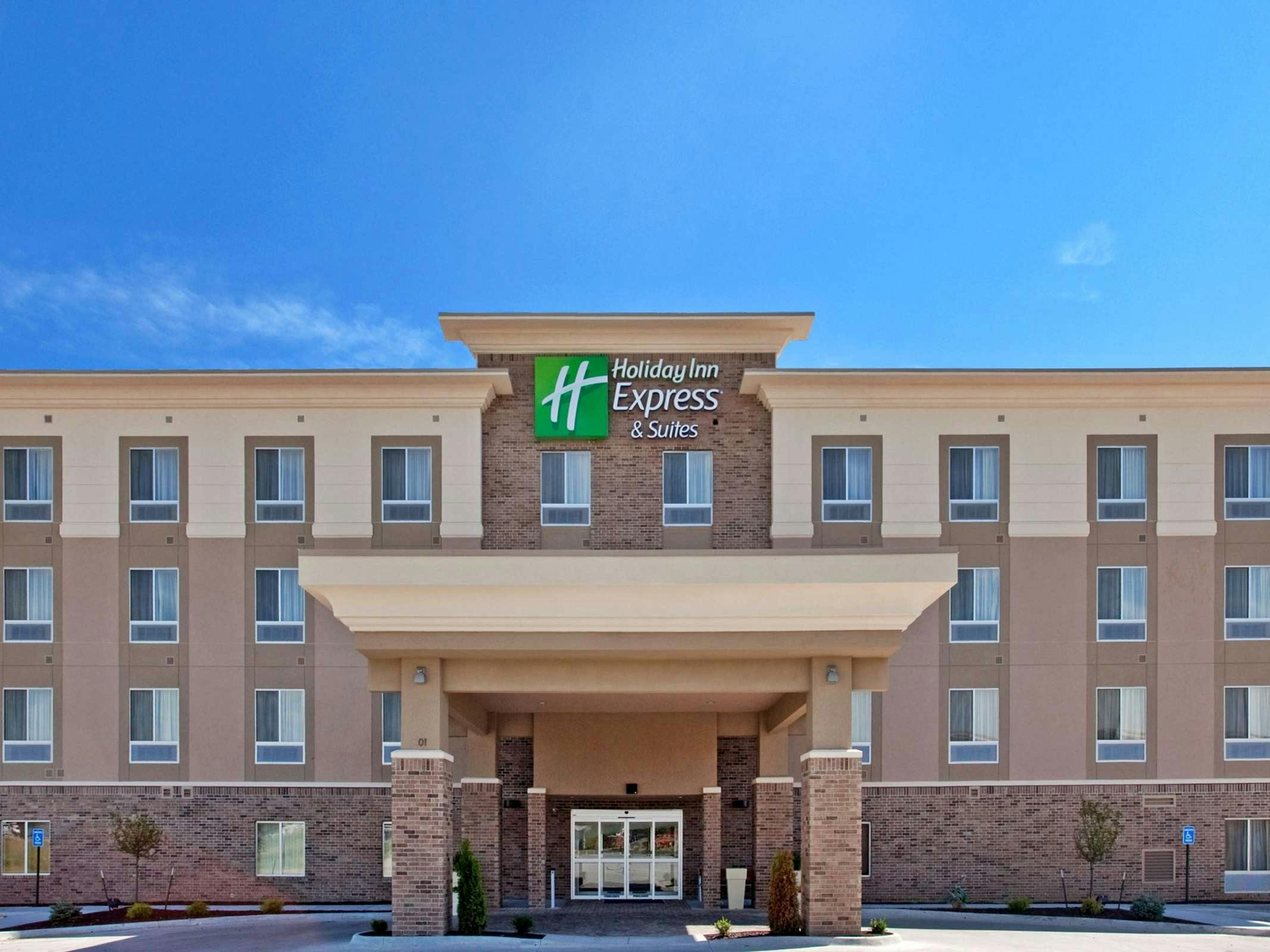 Holiday Inn Express Hotel & Suites Topeka North