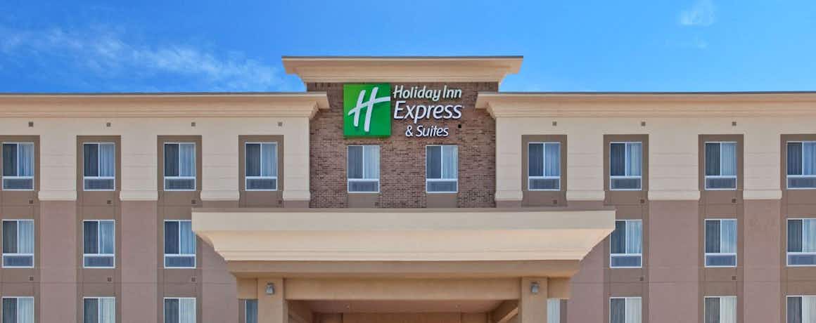 Holiday Inn Express Hotel & Suites Topeka North