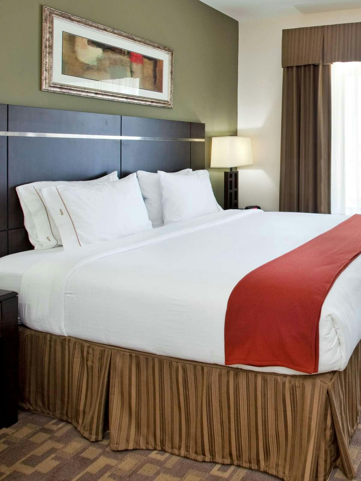 Hotel Holiday Inn Express Hotel & Suites Topeka North photo 1