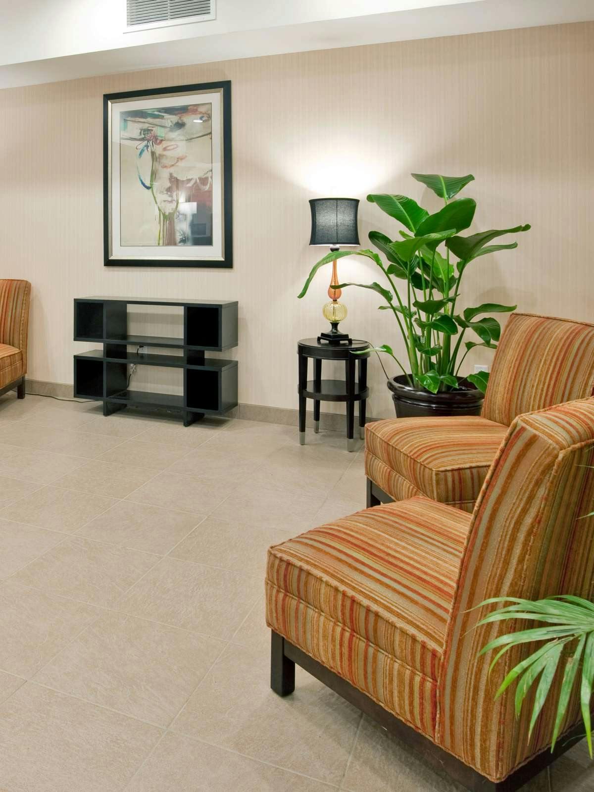 Hotel Holiday Inn Express Hotel & Suites Topeka North photo 3