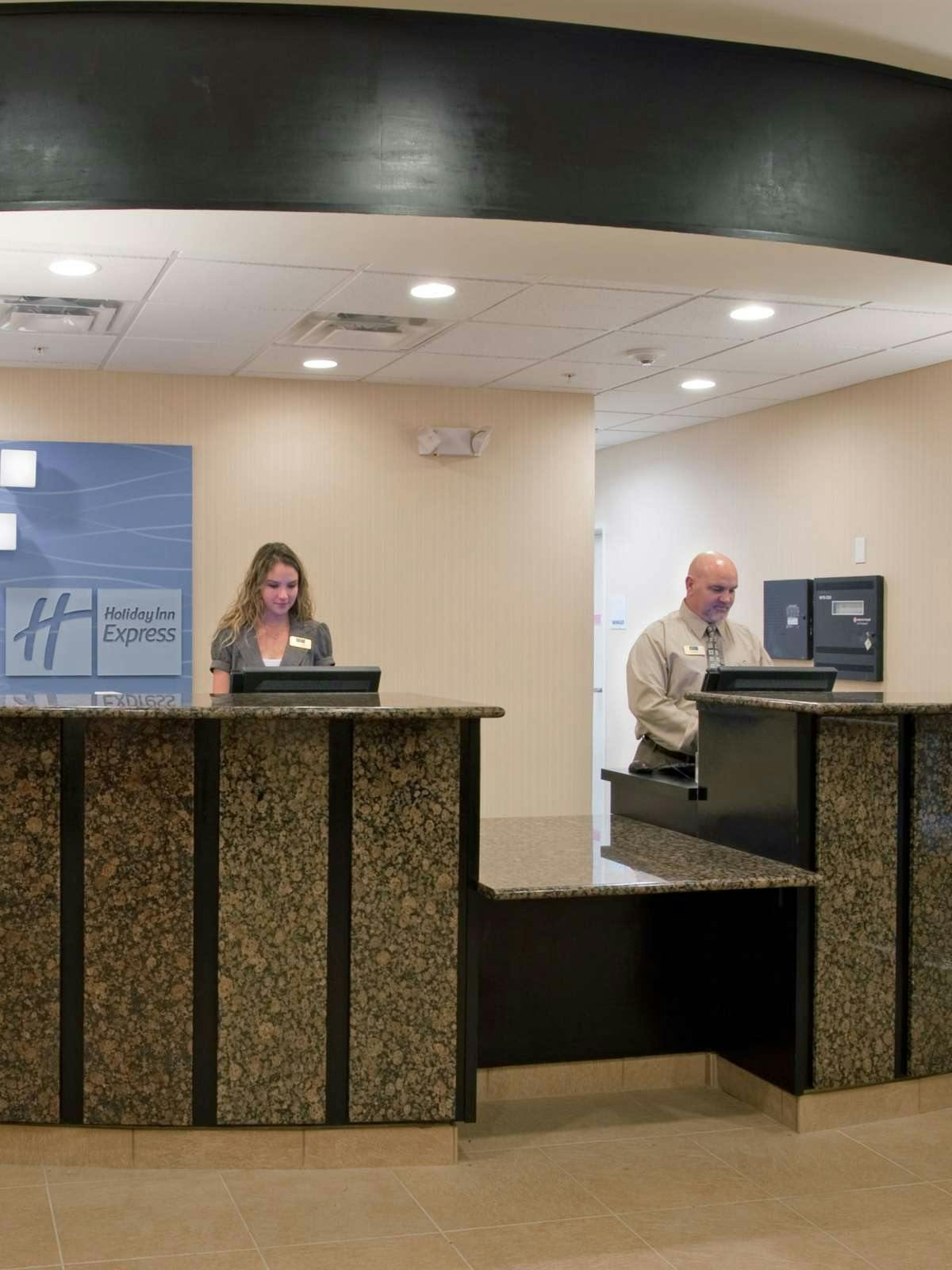 Hotel Holiday Inn Express Hotel & Suites Topeka North photo 4