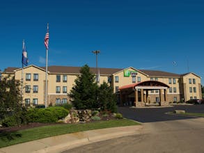 Holiday Inn Express Hotel & Suites Topeka West