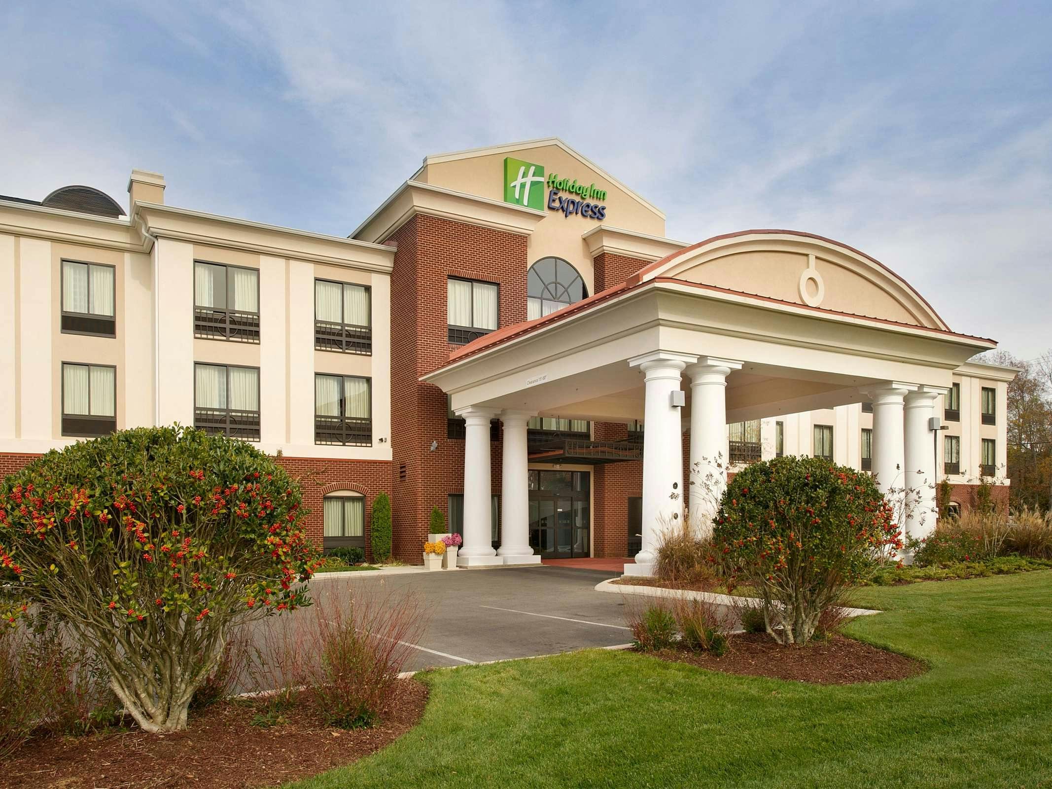 Holiday Inn Express Hotel & Suites Tullahoma