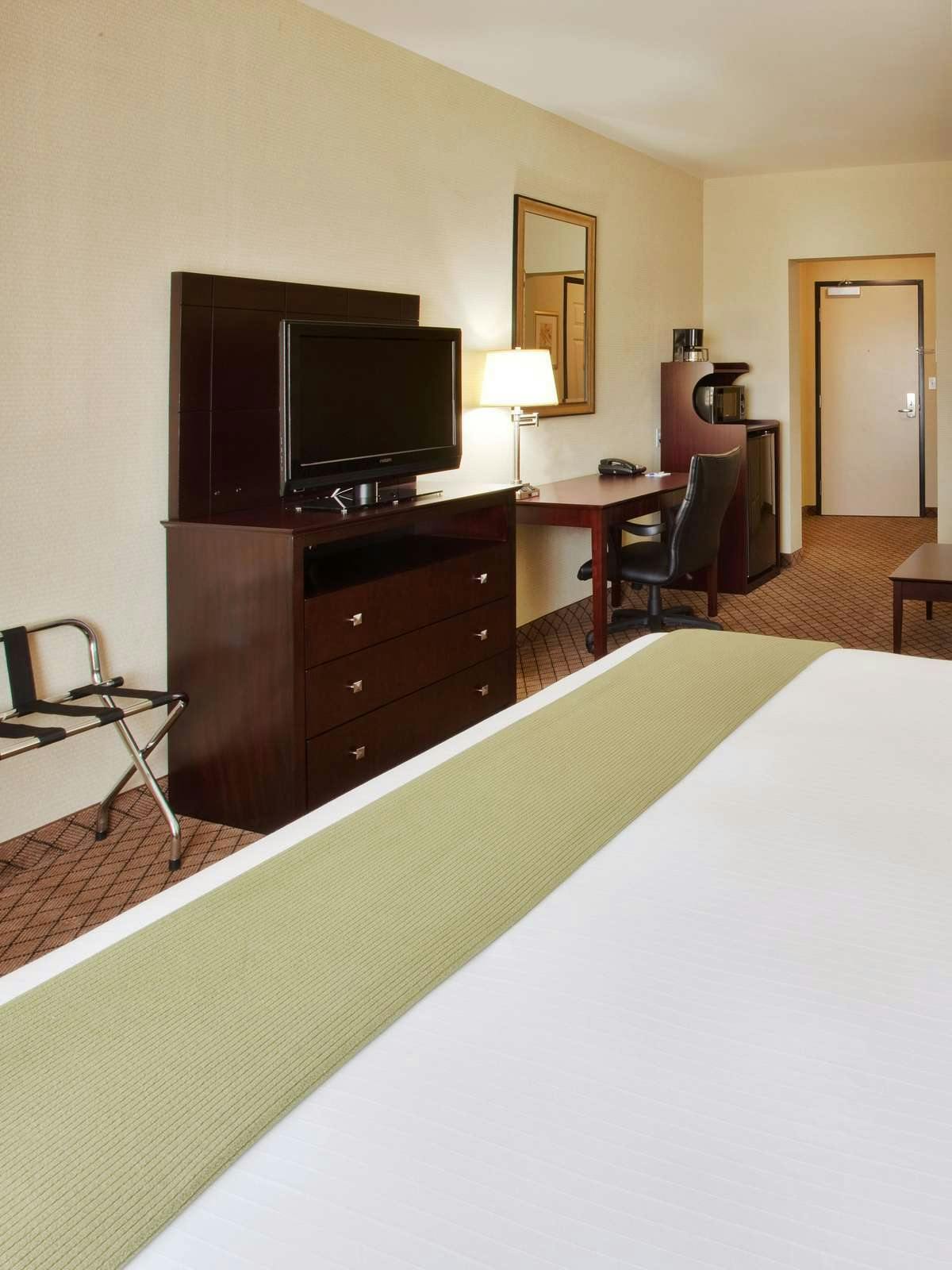 Hotel Holiday Inn Express Lodi photo 2