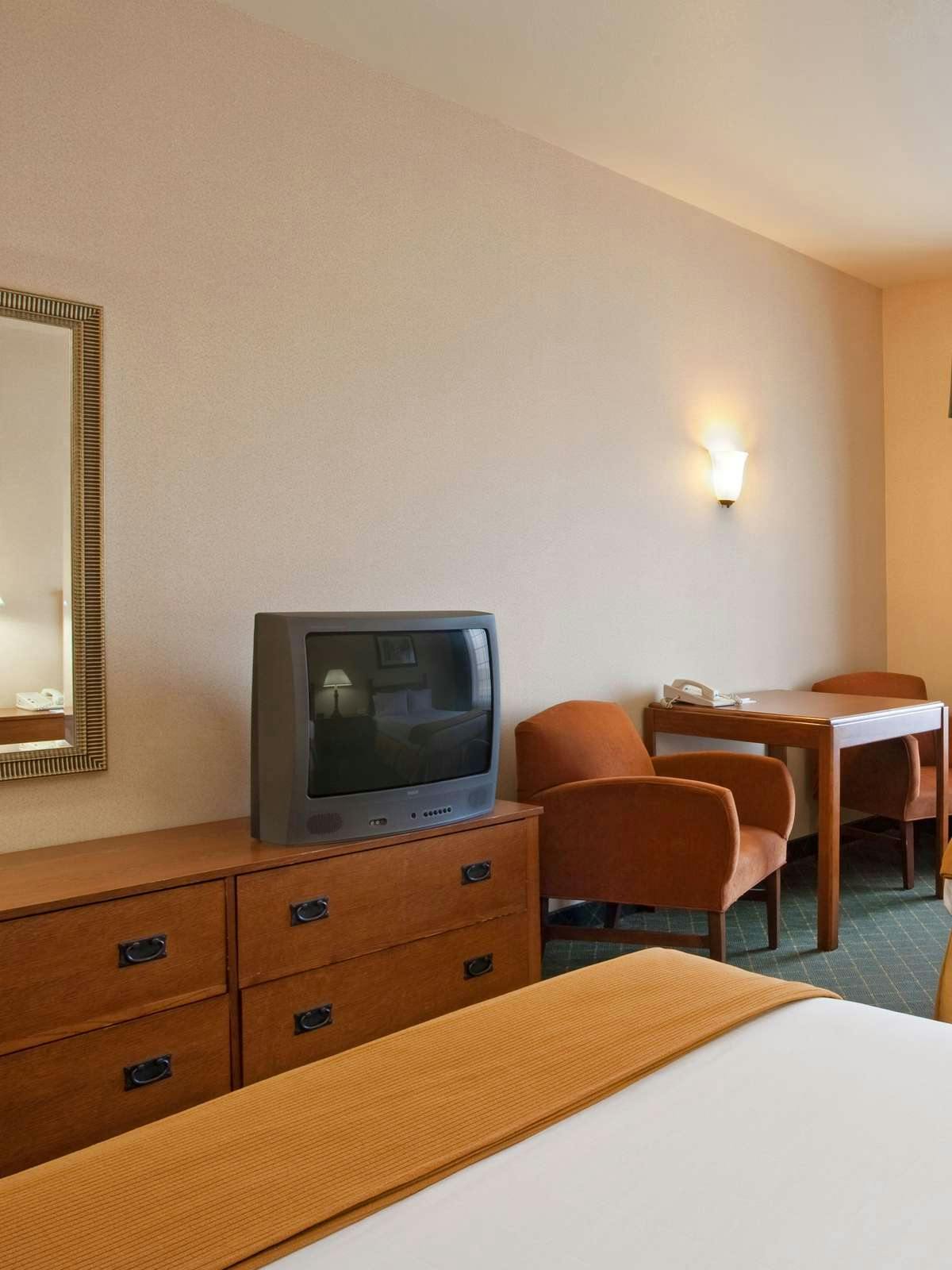 Hotel Holiday Inn Express Logan photo 2