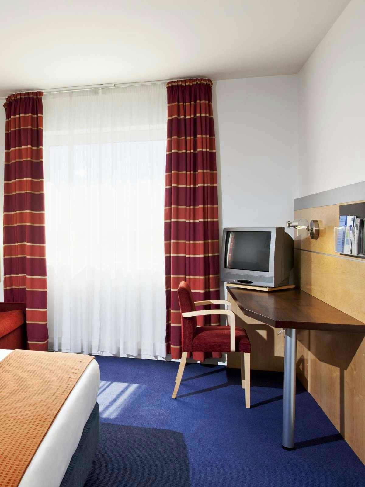 Hotel Holiday Inn Express Lisbon Oeiras photo 2