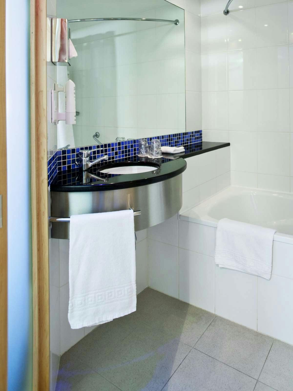 Hotel Holiday Inn Express Lisbon Oeiras photo 3