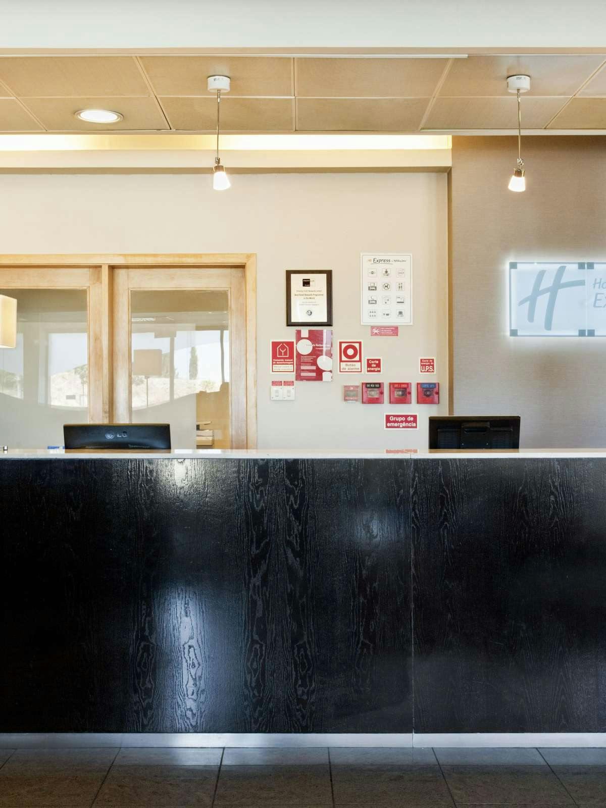 Hotel Holiday Inn Express Lisbon Oeiras photo 5