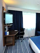 Hotel Holiday Inn Express London Heathrow photo 2