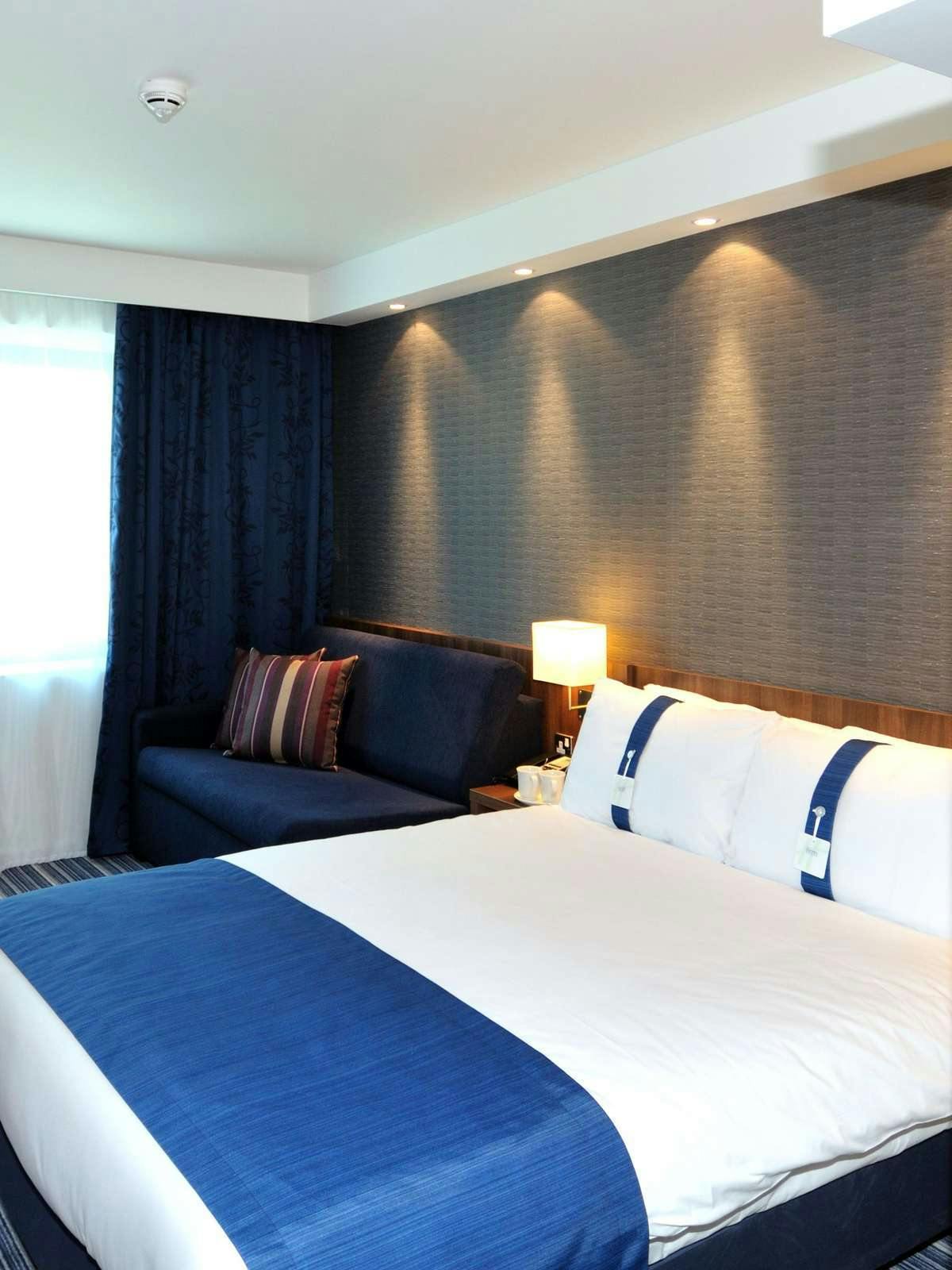 Hotel Holiday Inn Express London Heathrow photo 1