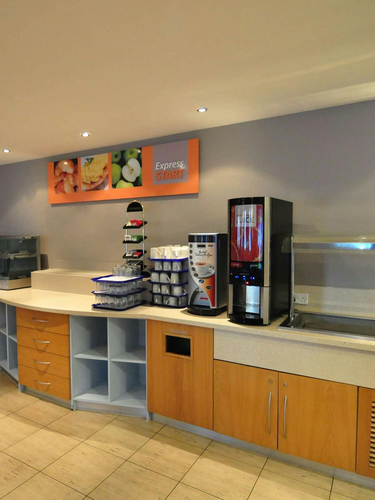 Hotel Holiday Inn Express London Park Royal photo 5