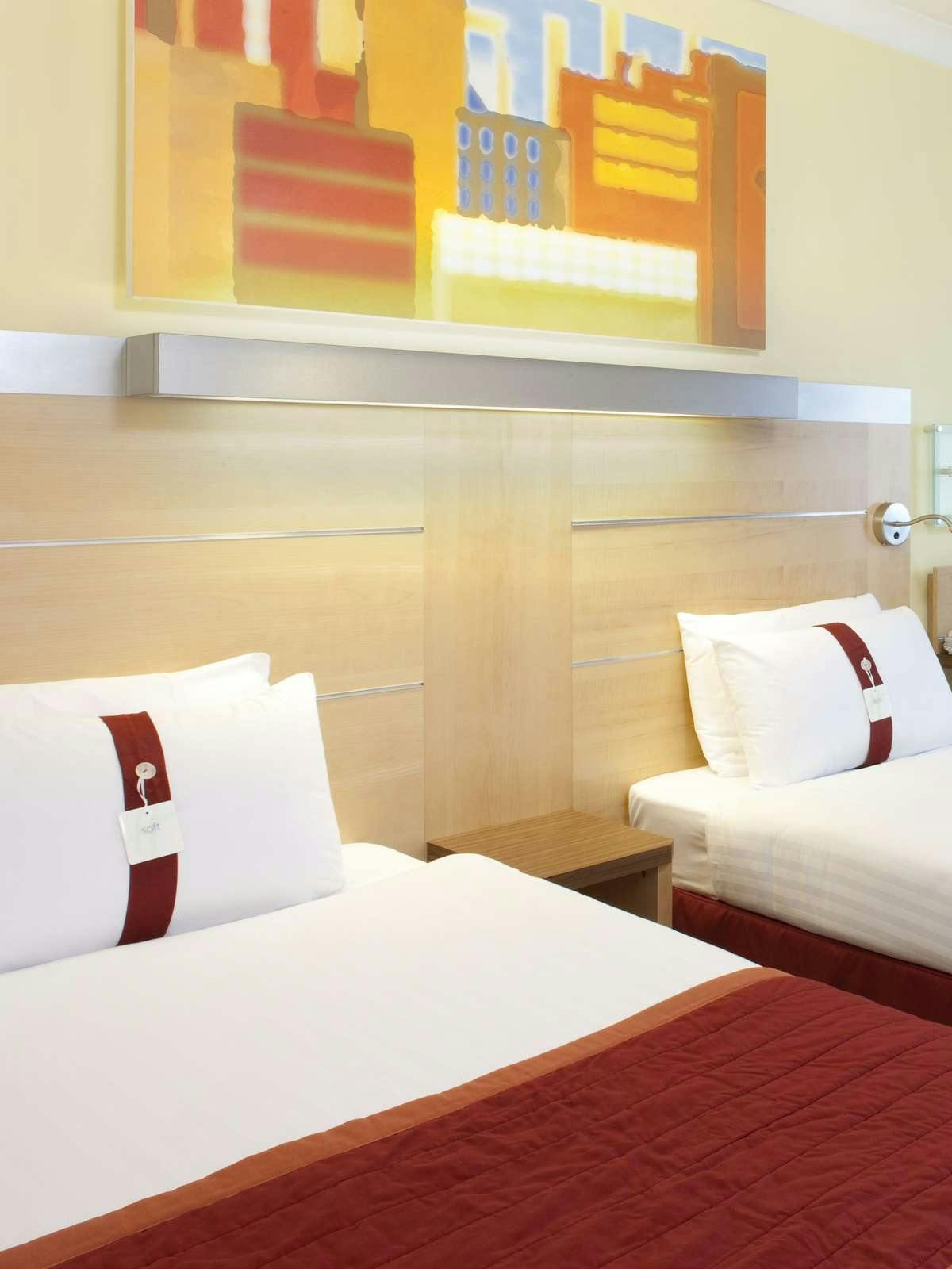 Hotel Holiday Inn Express London Park Royal photo 1