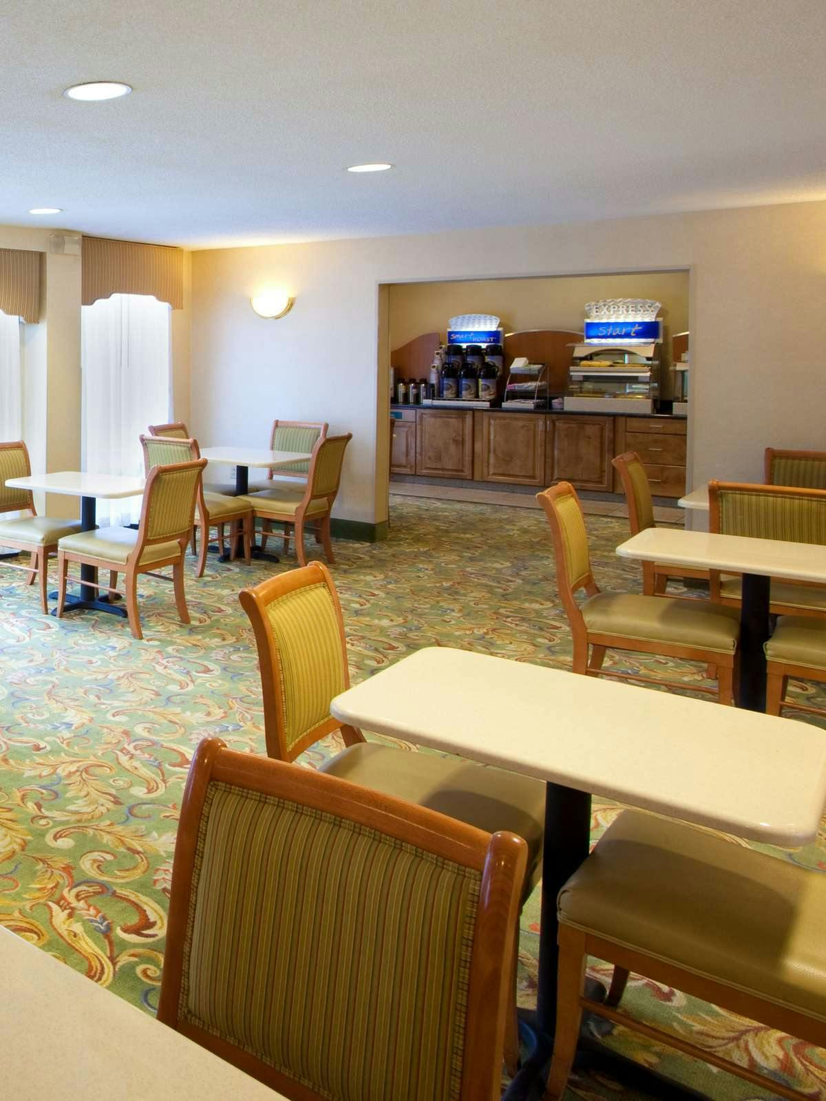 Hotel Holiday Inn Express Mechanicsville photo 5