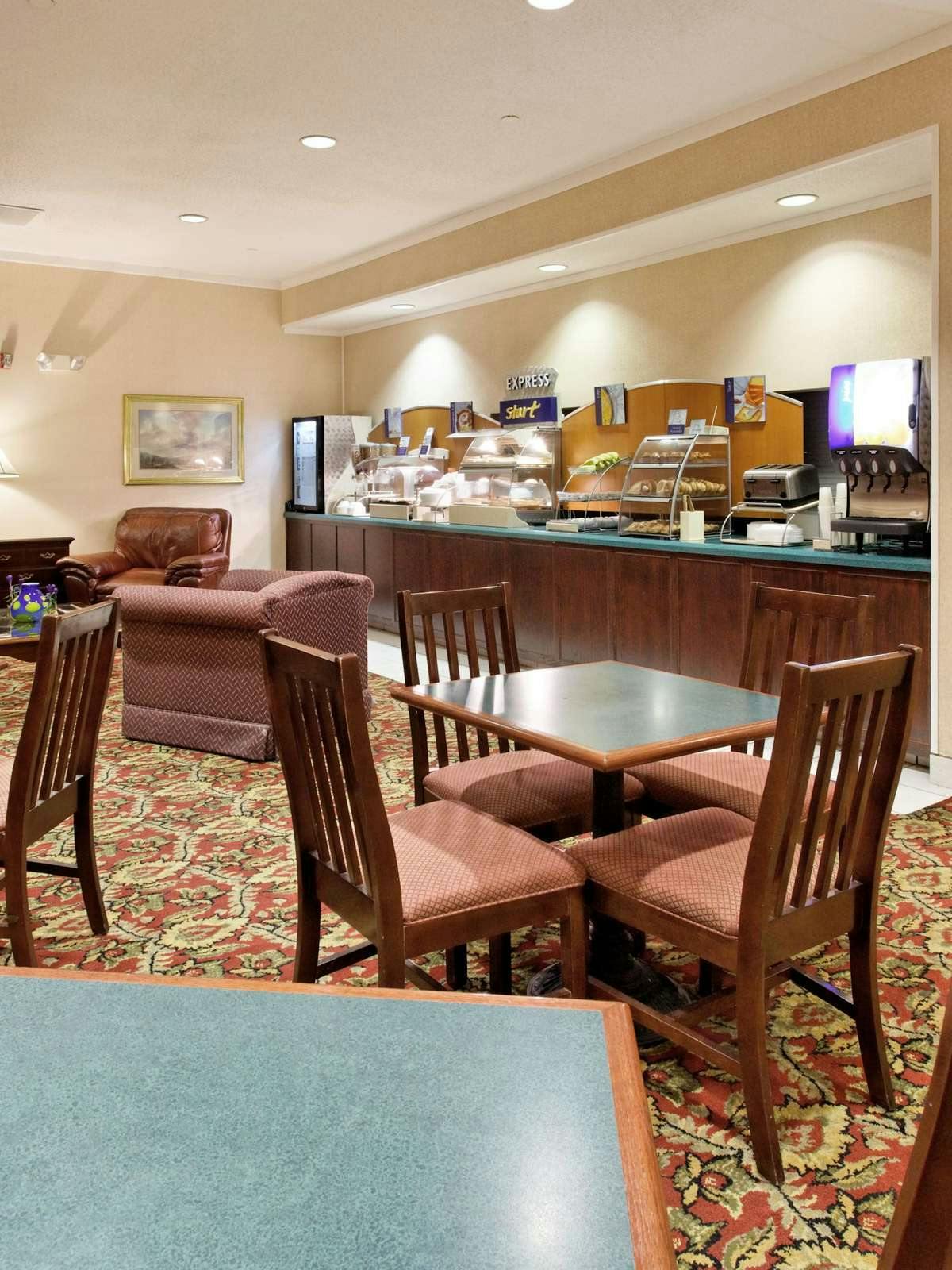 Hotel Holiday Inn Express Metropolis photo 5