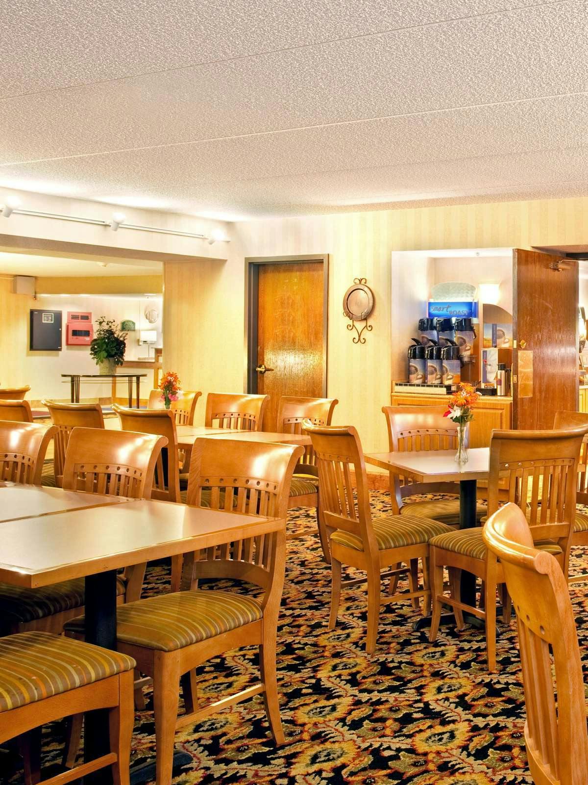 Hotel Holiday Inn Express Milwaukee West Medical Center photo 5