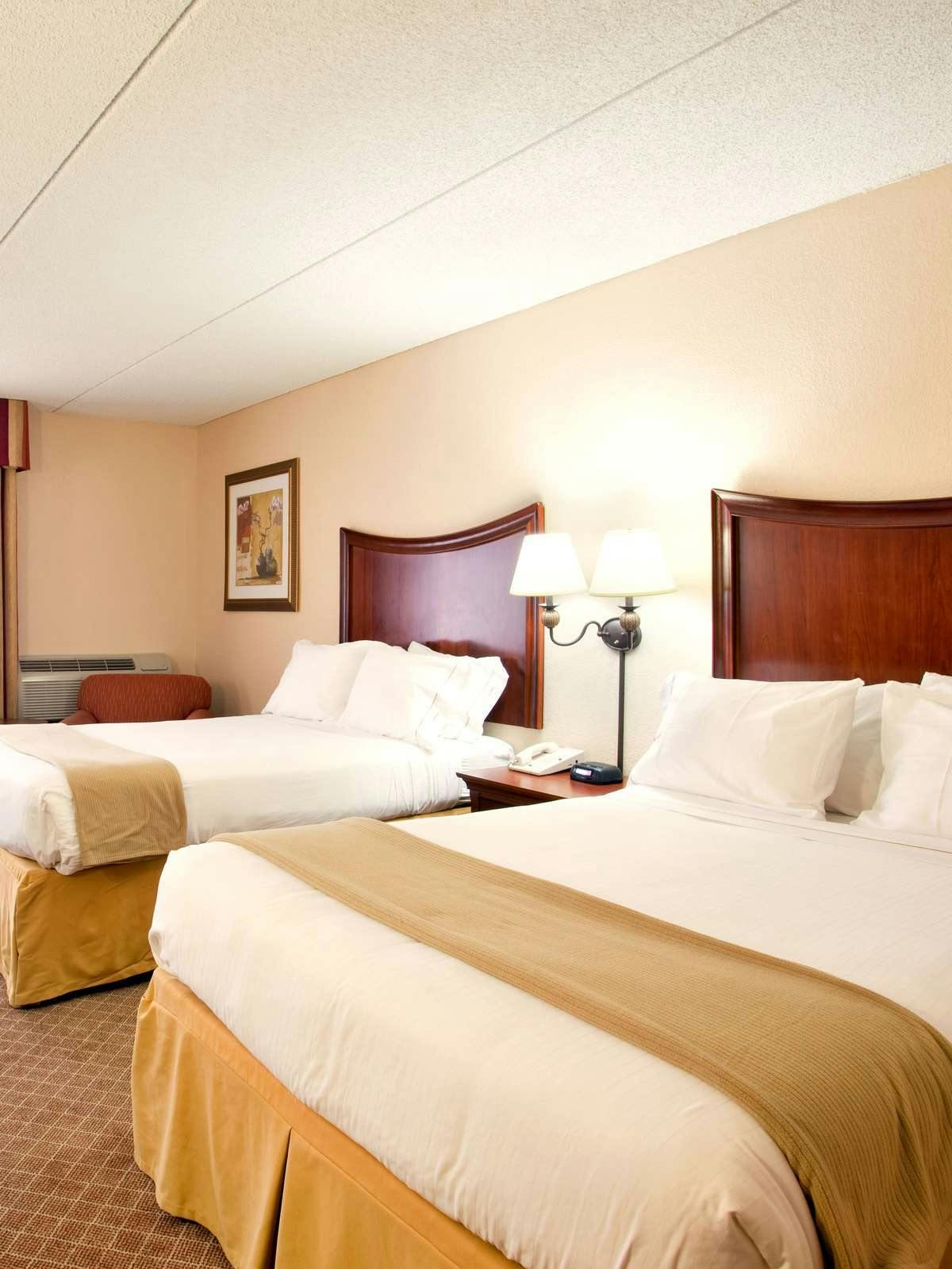 Hotel Holiday Inn Express Milwaukee West Medical Center photo 1