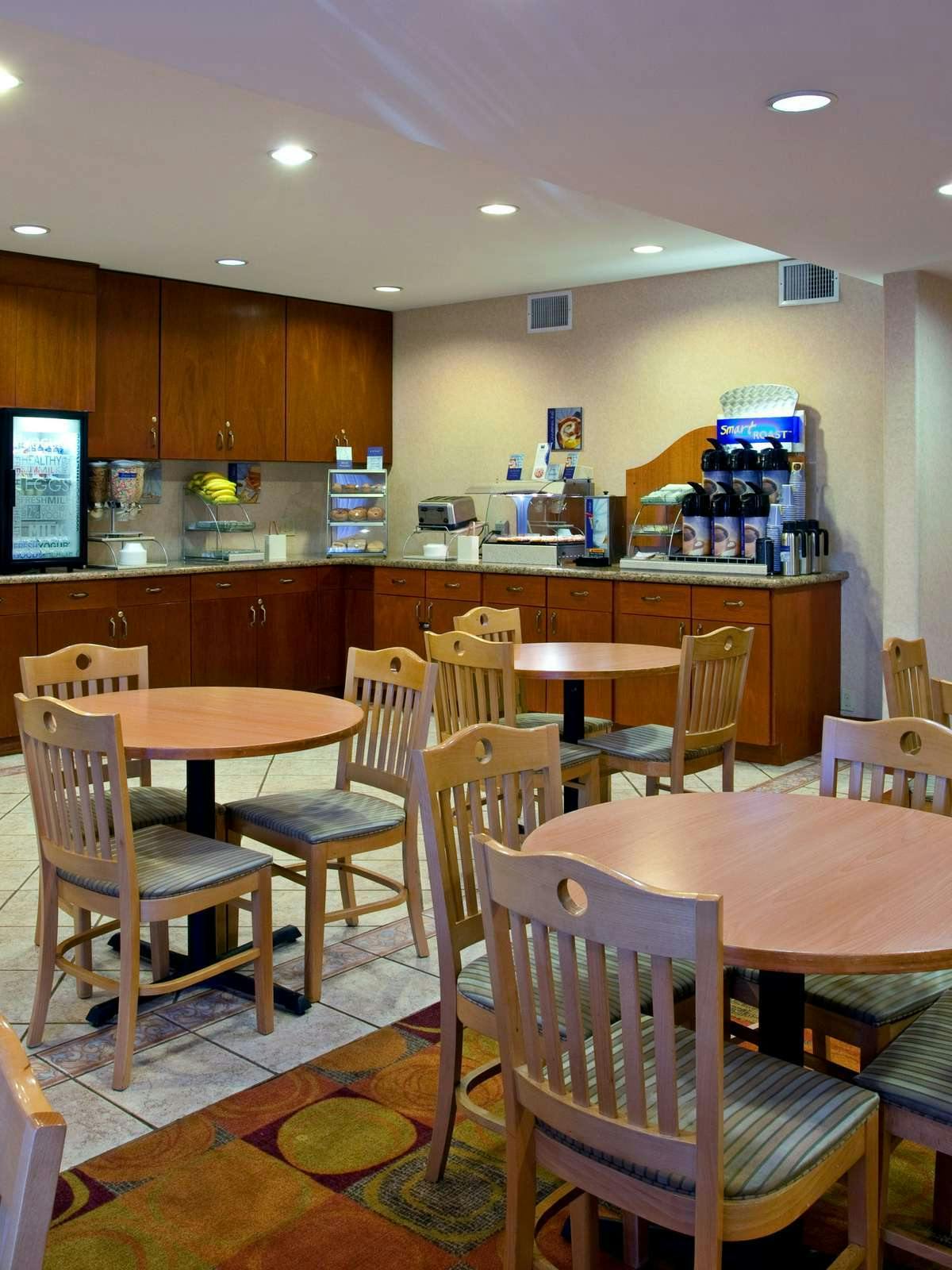 Hotel Holiday Inn Express Moreno Valley photo 5