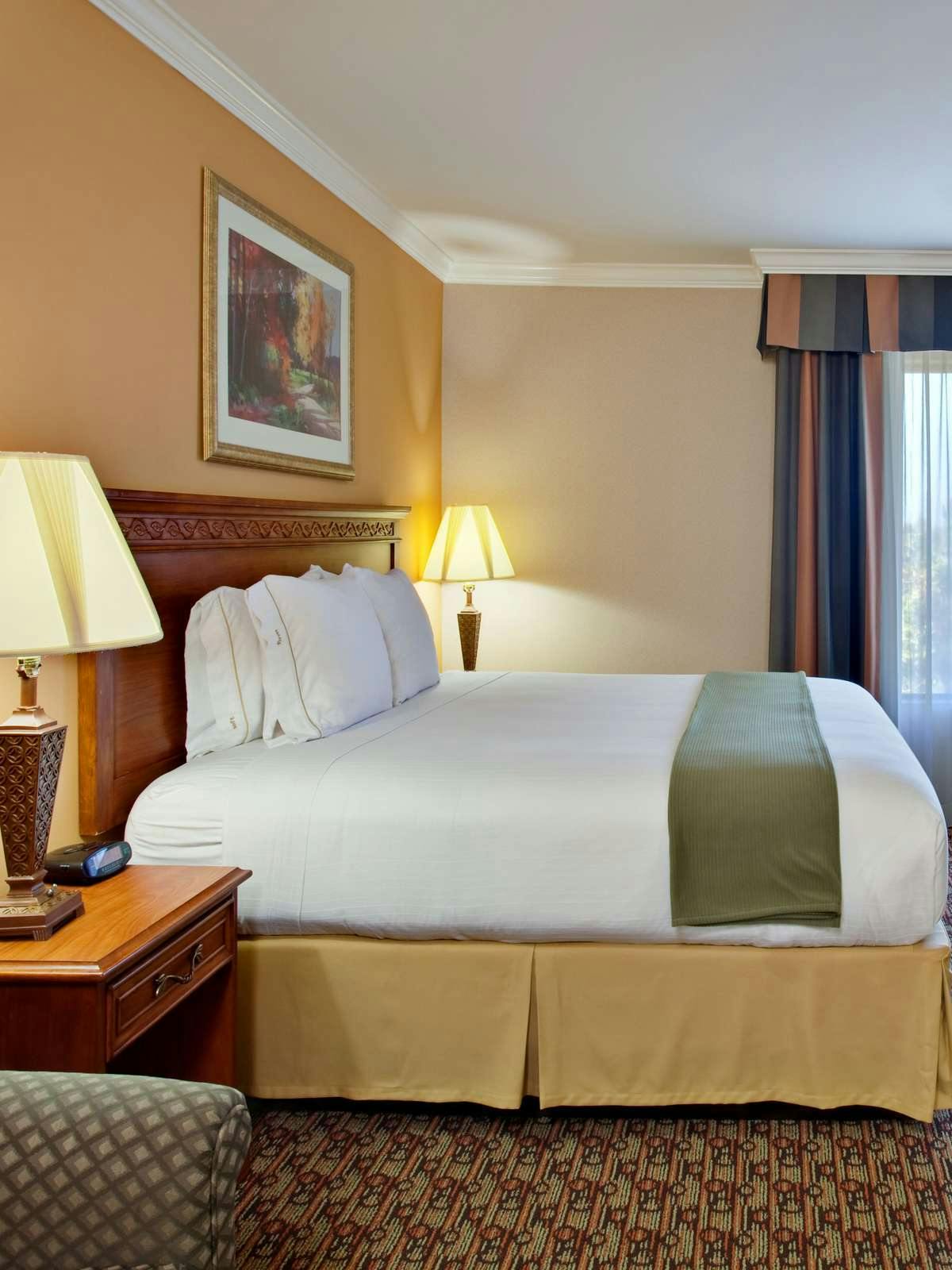 Hotel Holiday Inn Express Moreno Valley photo 1