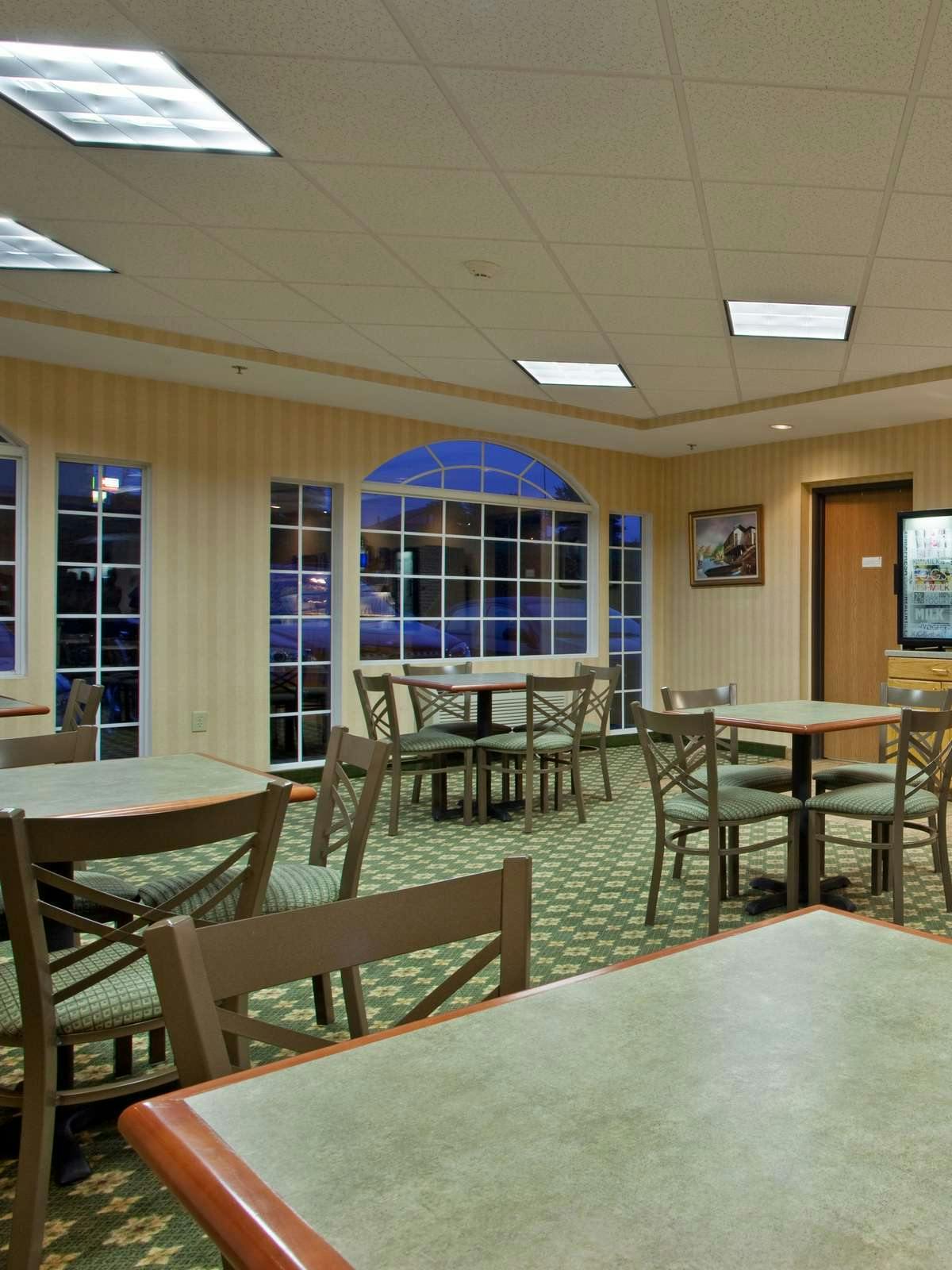 Hotel Holiday Inn Express Mount Pleasant photo 5