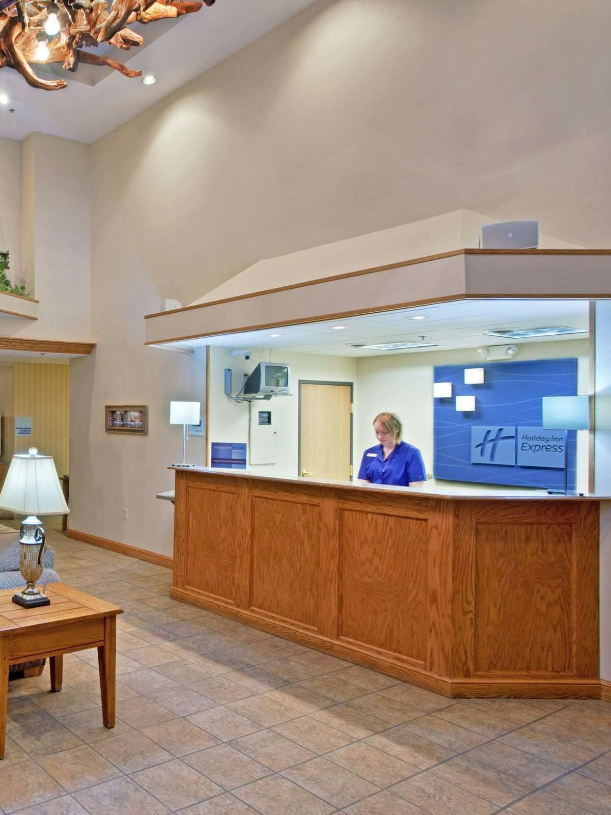 Hotel Holiday Inn Express Mount Pleasant photo 4