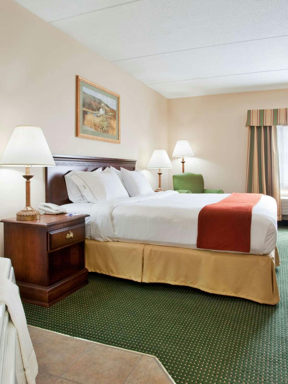 Hotel Holiday Inn Express Mount Pleasant photo 1