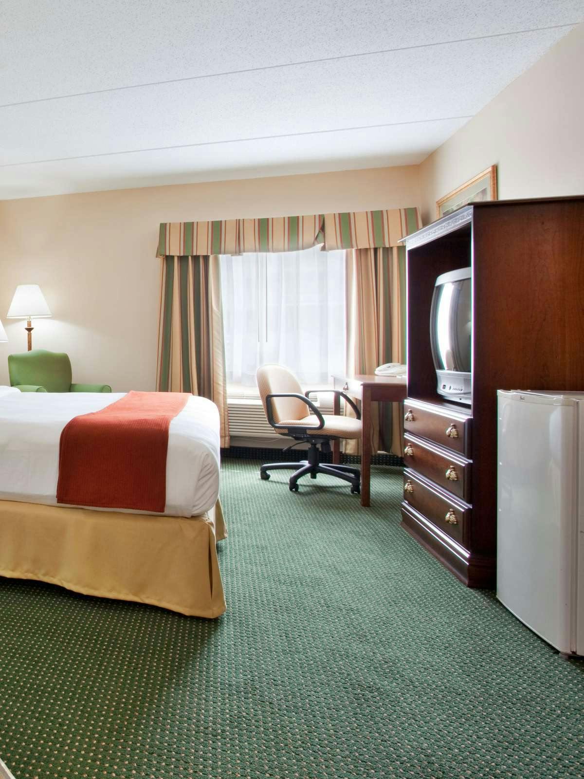 Hotel Holiday Inn Express Mount Pleasant photo 2