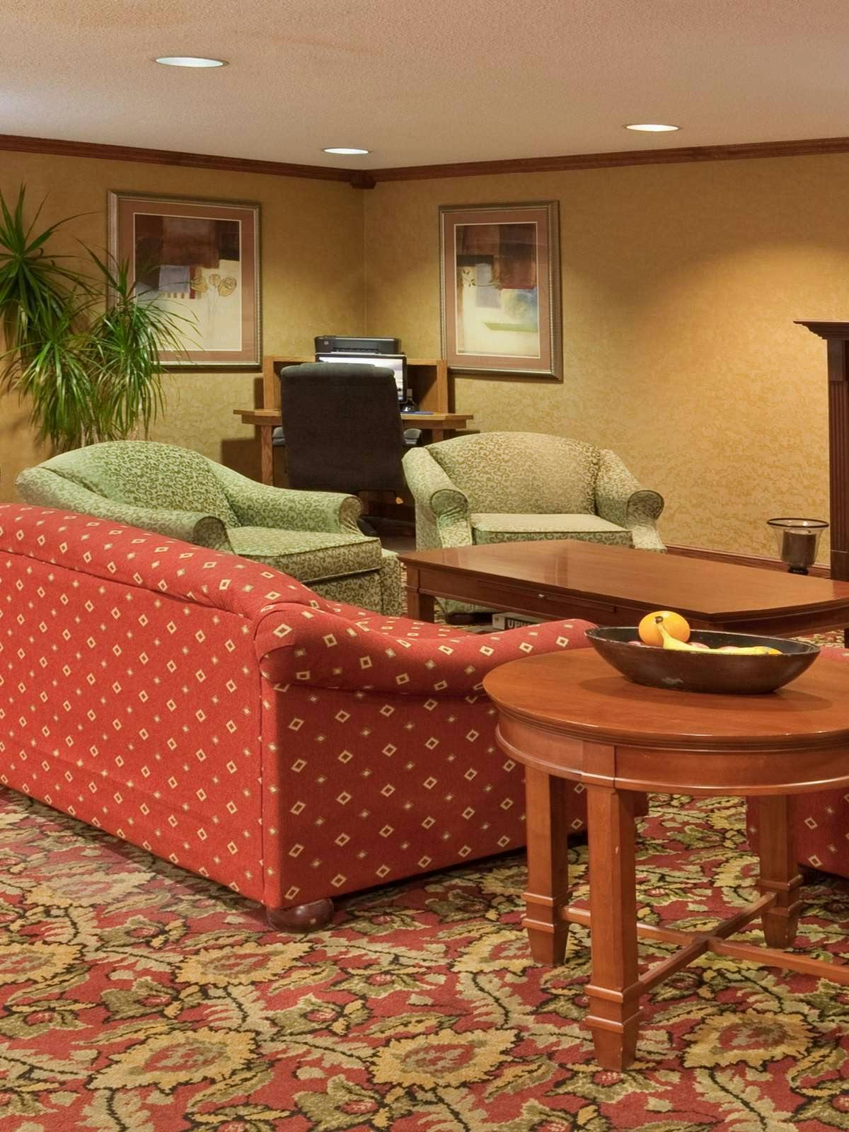 Hotel Holiday Inn Express Mt. Vernon photo 3