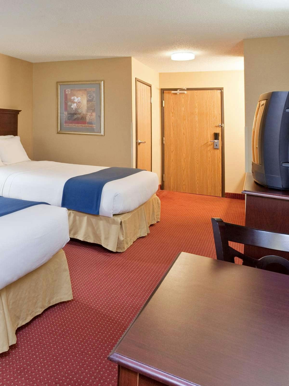 Hotel Holiday Inn Express Mt. Vernon photo 2