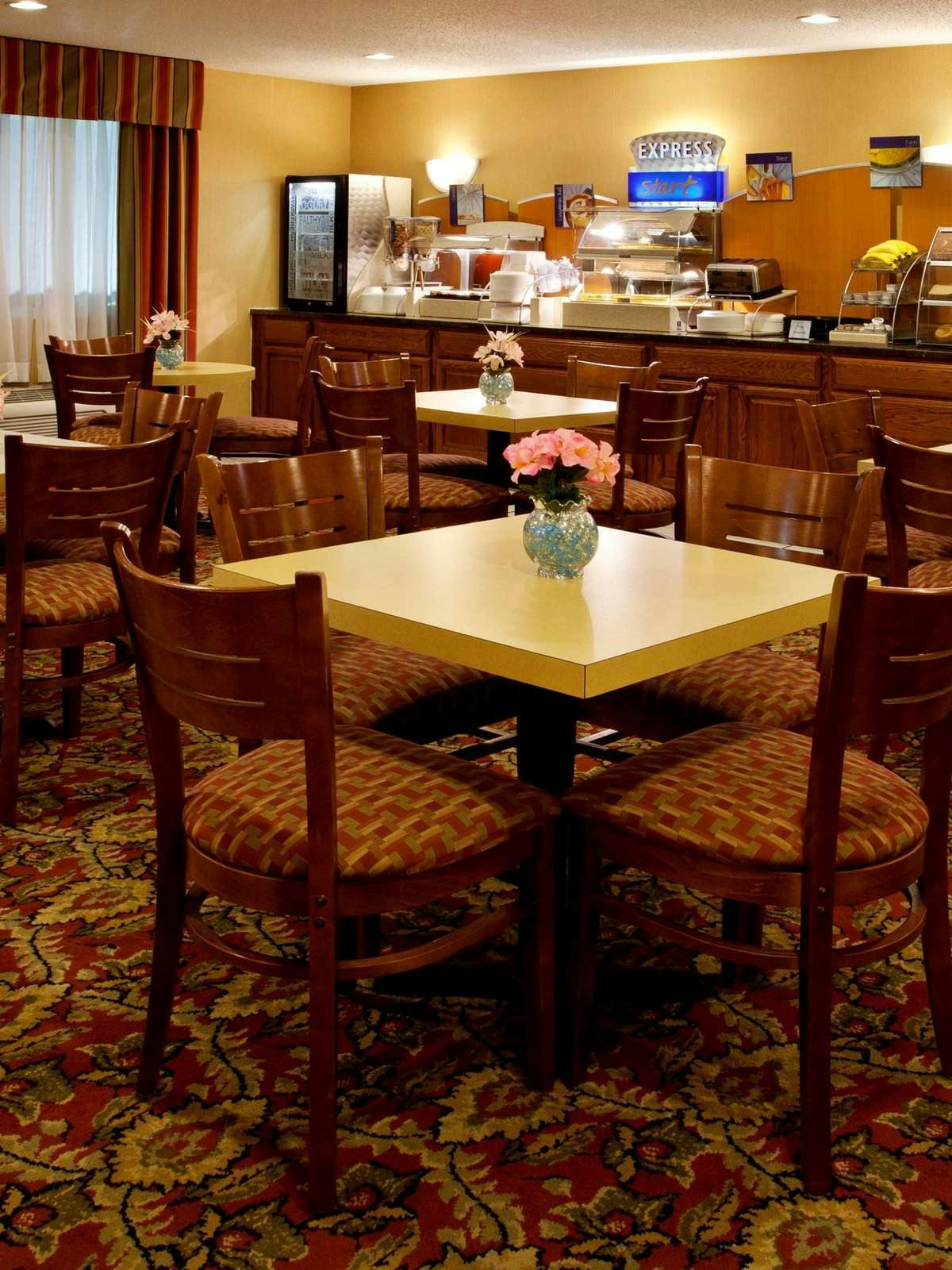 Hotel Holiday Inn Express Mt. Vernon photo 5