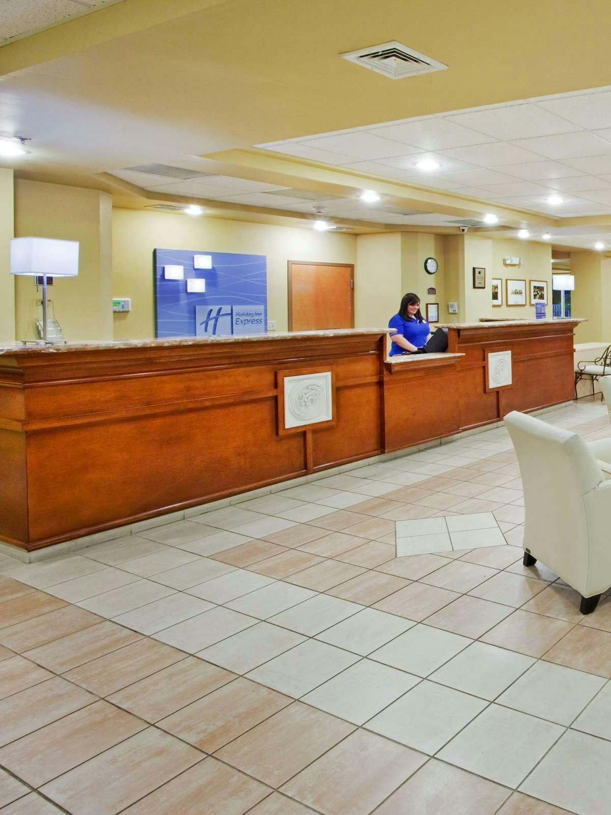 Hotel Holiday Inn Express Myrtle Beach Broadway photo 4