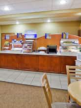 Hotel Holiday Inn Express Myrtle Beach Broadway photo 5