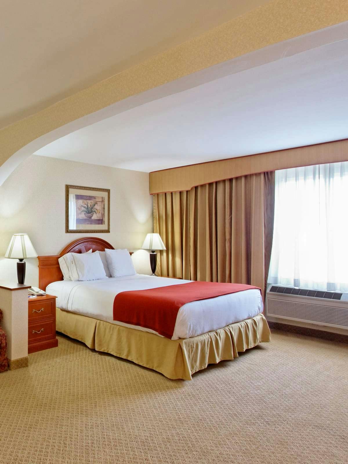 Hotel Holiday Inn Express Mystic photo 1