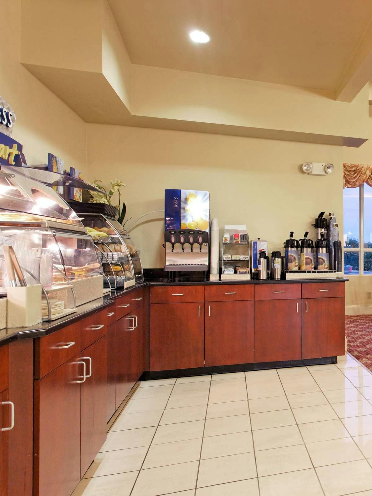 Hotel Holiday Inn Express Mystic photo 5