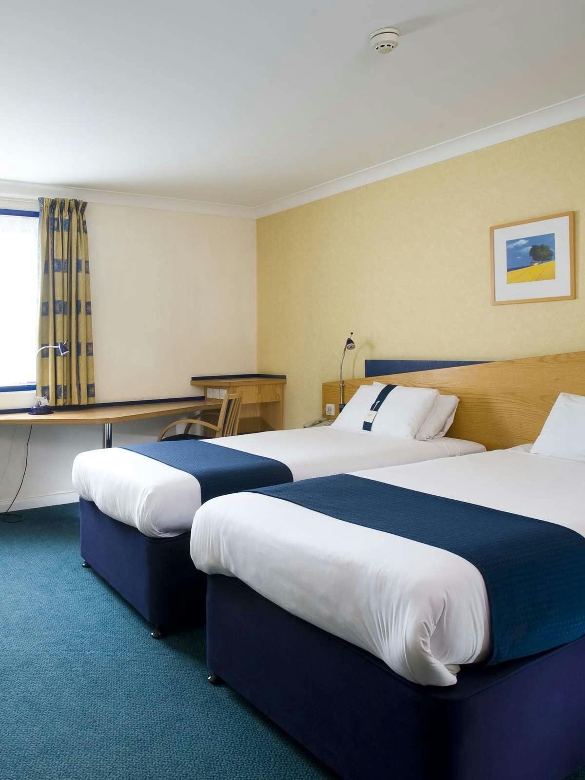 Hotel Holiday Inn Express Newport photo 1